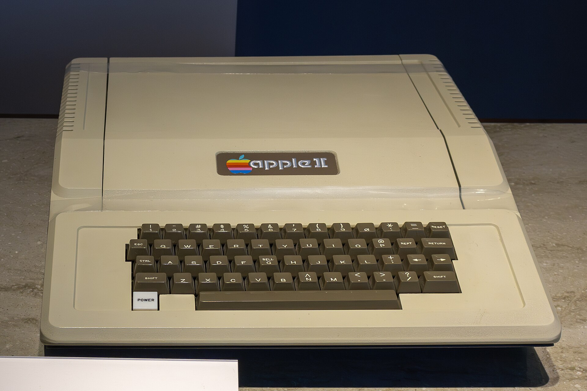 Original 1977 Apple II computer